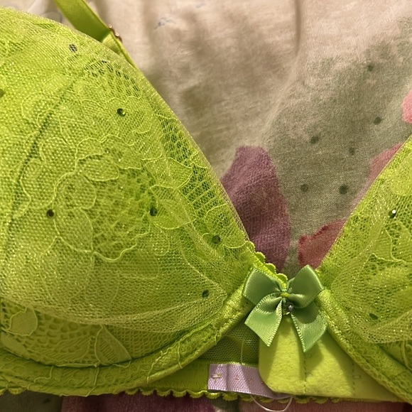 Neon savage x fenty green bra with lace and tulle details - Picture 3 of 6